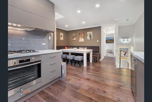 Thredbo Apartment | Tranquil Thredbo Alpine Chalet with Hot Tub & Garage Access