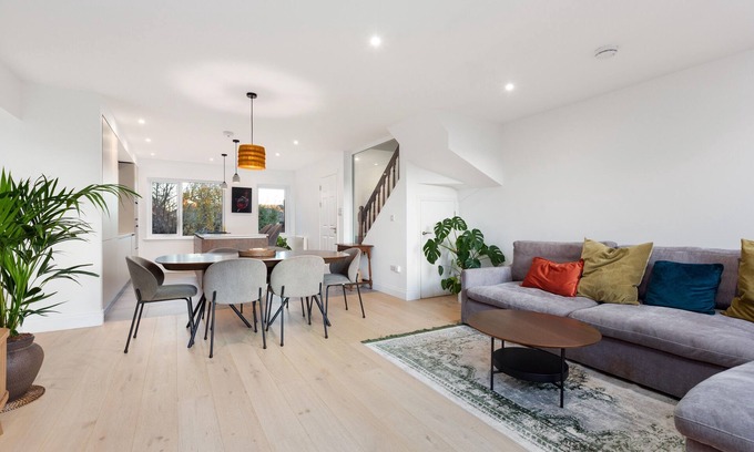 Ballsbridge House | Modern Townhouse in Central Dublin with Free Parking & More