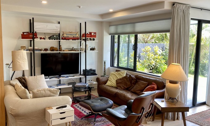 Grey Lynn House | Elegant Townhouse with Breakfast & Family-Friendly Amenities