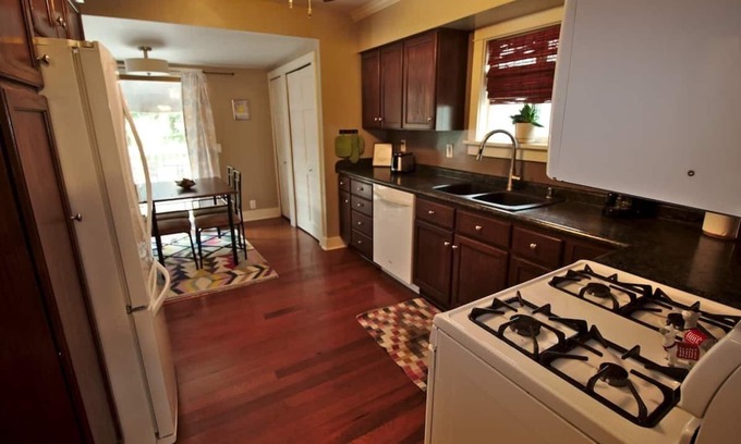 Madison House | Modern Bungalow with Spa and Pet-Friendly Amenities