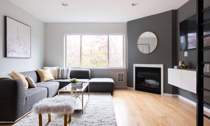 Judkins Park House | Trendy Urban Loft with Floating Stairs & Cozy Fireplace