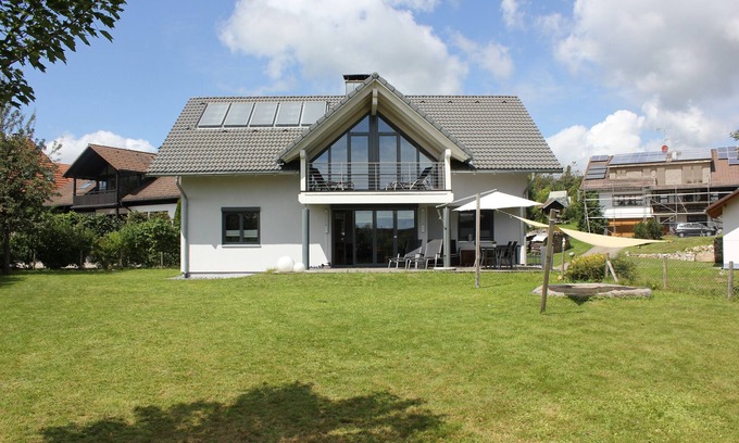 Rickenbach House | Stylish Silva Nigra: Ocean View with Family-Friendly Amenities