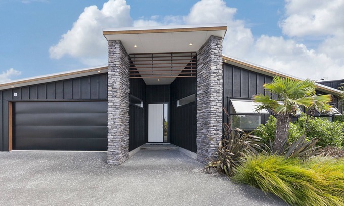 Matakana House | Delightful Villa Getaway - Matakana Holiday Home Awaits