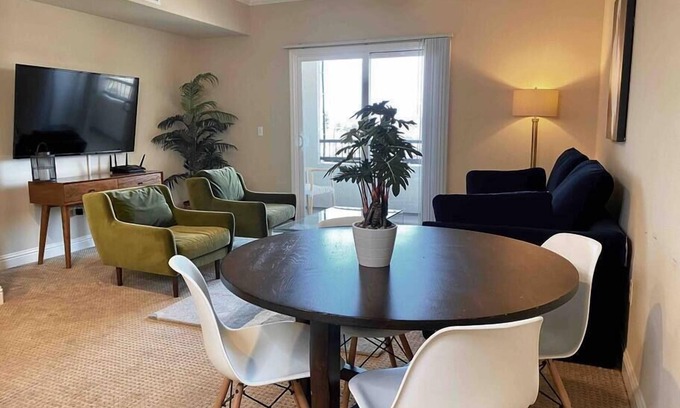 Santa Clara Condo | Modern Retreat with Balcony in Prime Location, Pet Friendly