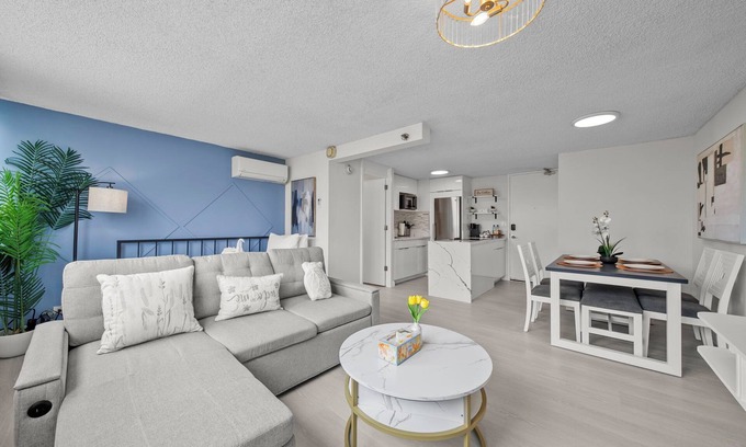 Diamond Head - Kapahulu - St. Louis Condo | Stylish Waikiki 1-Bedroom, Just Steps from the Beach!
