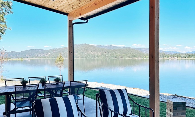 Laclede House | New Waterfront Retreat with Spa & Ocean Views near Sandpoint