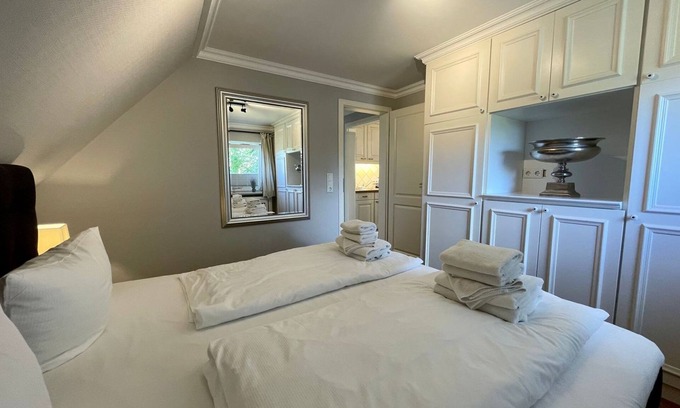 Kleinmorsum Apartment | Elegant 60 sqm Apartment with Ocean View in Morsum