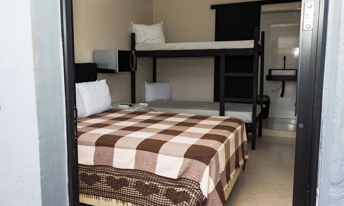 Jardim Aruan Bed & Breakfast | Family Suite at Praia Indaiá with Pool & Spa Amenities