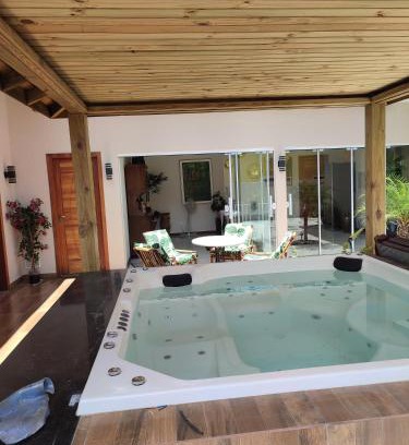 Muquem Bed & Breakfast | Comfortable Suite Steps from Moçambique Beach with Ocean View