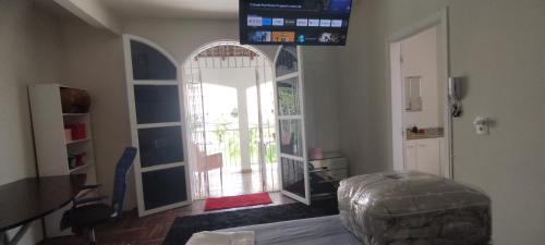 Campinas House | Delightful Suite with Balcony & Family-Friendly Amenities