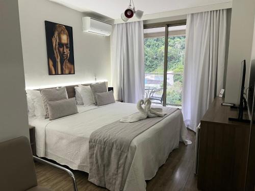 Camorim Hotel | Elegant Suite at Via Premiere Apart Hotel with Breakfast Included