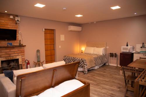 Loteamento Jardim Veu da Noiva House | Indulge in Suíte Syrah with Ofurô & Hot Tub Luxury
