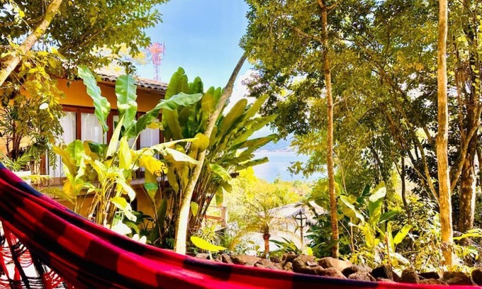 Itaguassu Apartment | Inviting Suites with Panoramic Views for Family Getaways
