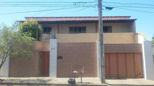 Santa Monica House | Budget-Friendly Suites in Uberlandia with Family Amenities