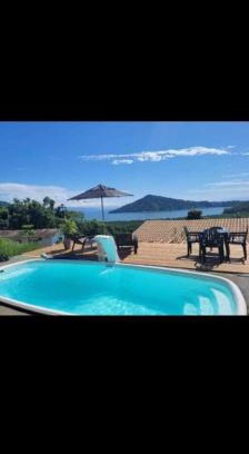 Paraty Hotel | Discover Suítes Mirante Corumbê: Poolside Retreat Awaits