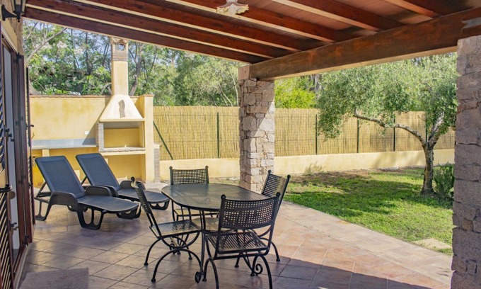 Perdepera Villa | Cozy Villa Su Moddissi Near Perdepera Beach with Ocean Views