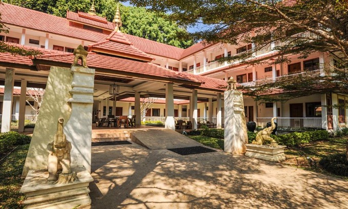 Hang Dong Resort | Discover Suan Bua Hotel & Resort with Pool and Dining Options