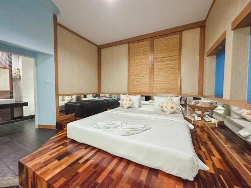 Noen Phra Hotel | Budget-Friendly Getaway at Suan Palm Garden View