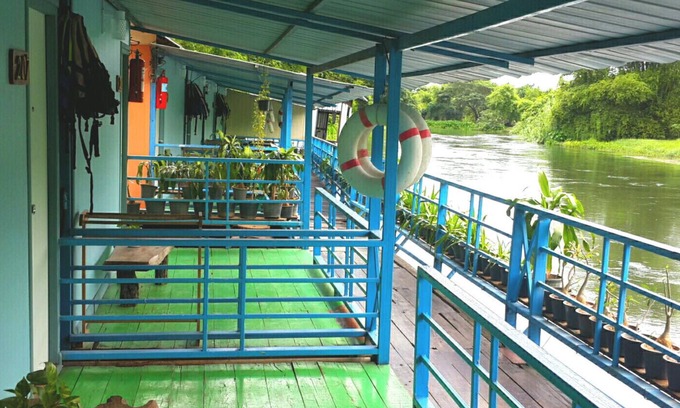 Tha Mai Ruak Hotel | Riverside Retreat at Suanphet Riverview Resort