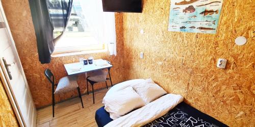 Hel Apartment | Budget-Friendly Rooms Surrounded by Nature with Pool Access