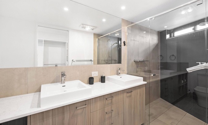 Bellara Apartment | Indulge in a Sub-Penthouse with Breathtaking Water Views