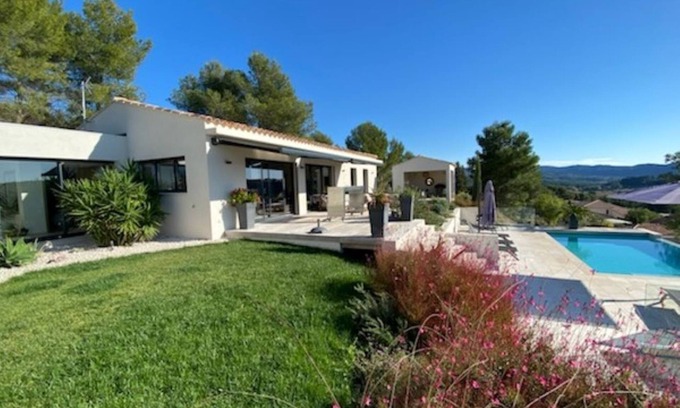 La Cadiere-d'Azur Villa | Idyllic Villa with Ocean View, Infinity Pool & Spa Retreat