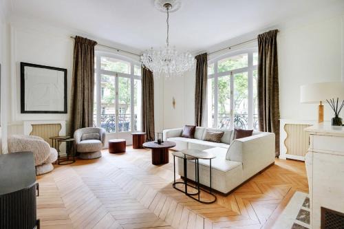 Porte-Dauphine Apartment | Elegant 2-Bedroom Apartment Steps from Trocadero