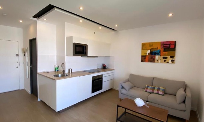 Saint-Giniez Apartment | Oceanfront Appart with Beach Access near Vélodrome