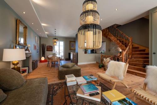 Cœur de Ville Apartment | Pet-Friendly Duplex Villa with 10/10 Guest Rating
