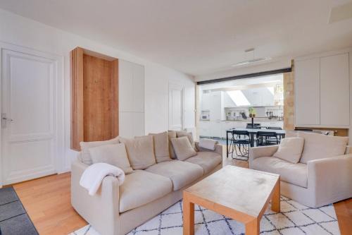Victor Hugo - Saint-Augustin Apartment | Discover the Elegant Maison de Ville in Bordeaux