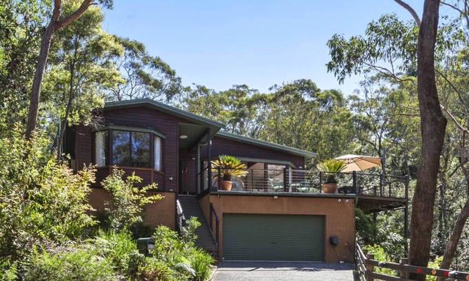 Leura House | Scenic Mountains Retreat: Pool, Breakfast & Family-Friendly
