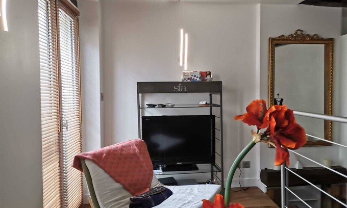 Marais Apartment | Delightful Studio in Rue des Rosiers - Heart of Marais