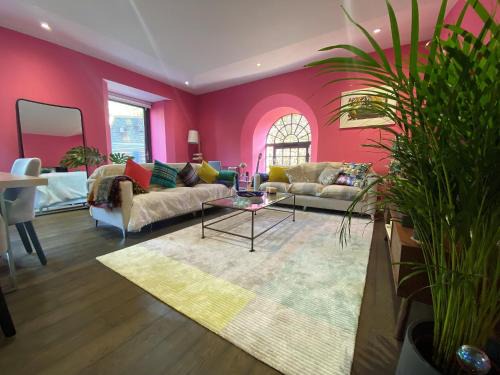 Canon's Marsh Apartment | Serene Waterfront Escape with Private Terrace for Families
