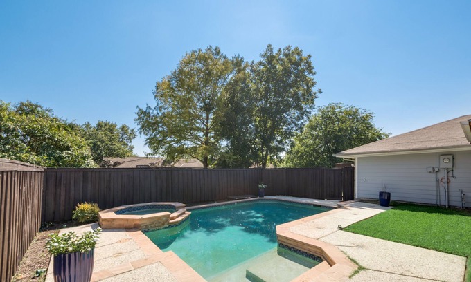 Cowley House | Impressive 3 BR Home with Pool & Fast Wi-Fi for Families