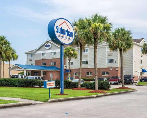 Westwego Hotel | Affordable Stay at Suburban Studios Avondale with Pool