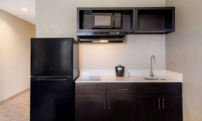 Berwick Hotel | Comfortable Suburban Studios Berwick: 8.2 Guest Rating