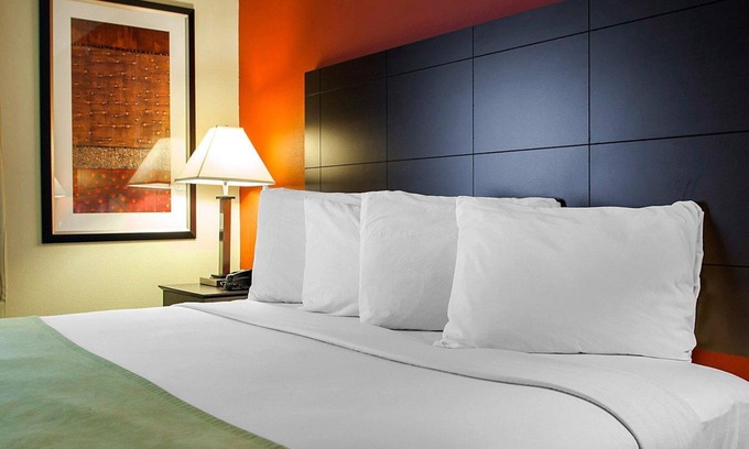 Cedar Falls Hotel | Comfortable Suburban Studios Cedar Falls with Great Amenities