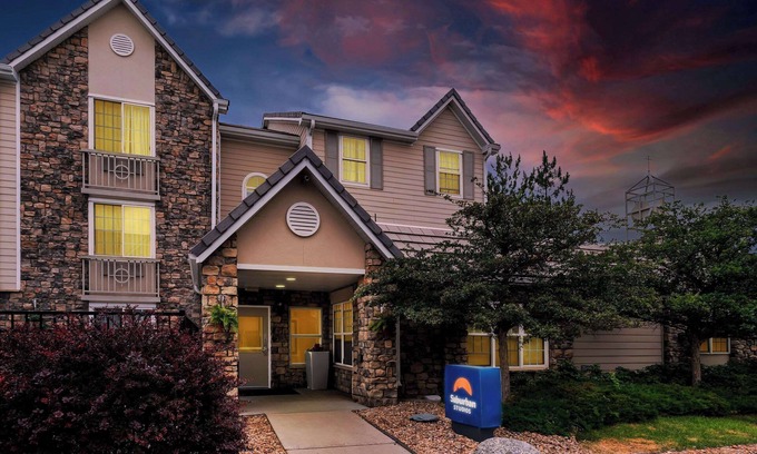 Southeast Hotel | Convenient Stay at Suburban Studios Denver Tech Center