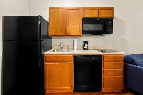 Morgantown Hotel | Pet-Friendly Comfort at Suburban Studios Morgantown