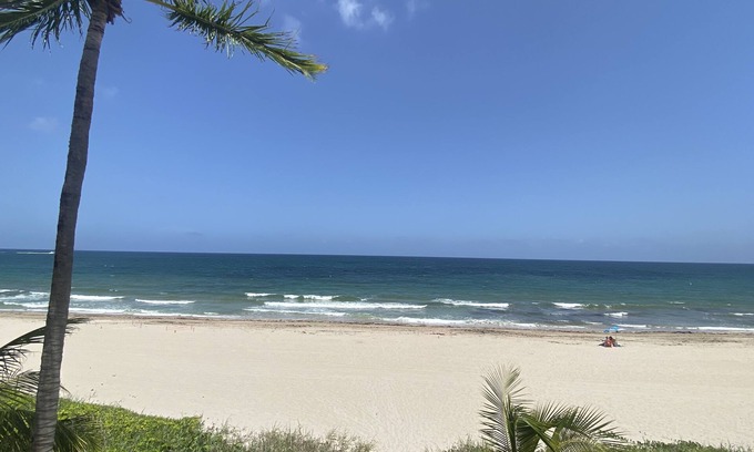 Lauderdale-by-the-Sea Apartment | Beachfront Studio Apt with Pool & Spa – Guest Rated 9.8