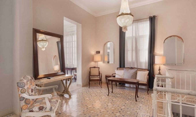 El Vedado House | Inviting Sueño Habana: Ocean View with Spa & Breakfast