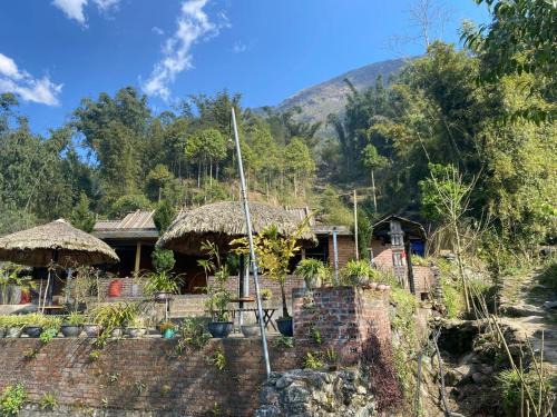 Hau Thao House | Top-Rated Sue Pa Family Trekking Homestay with Breakfast