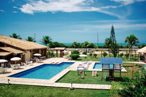 Santa Cruz Cabralia Hotel | Inviting Sueds Cabralia: Oceanfront Escape with Pool