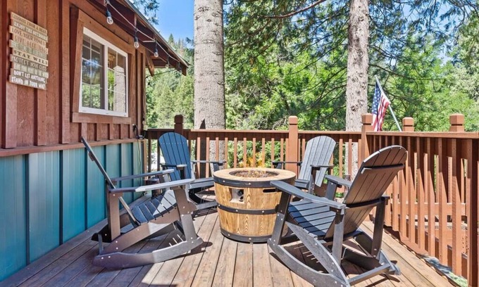 Sugar Pine Cabin | Cozy Sugar Pine Cabin with King Bed and Fire Pit