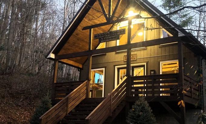 Warrensville Cabin | Experience Sugar Tree Lodge: Pet-Friendly Cabin Retreat