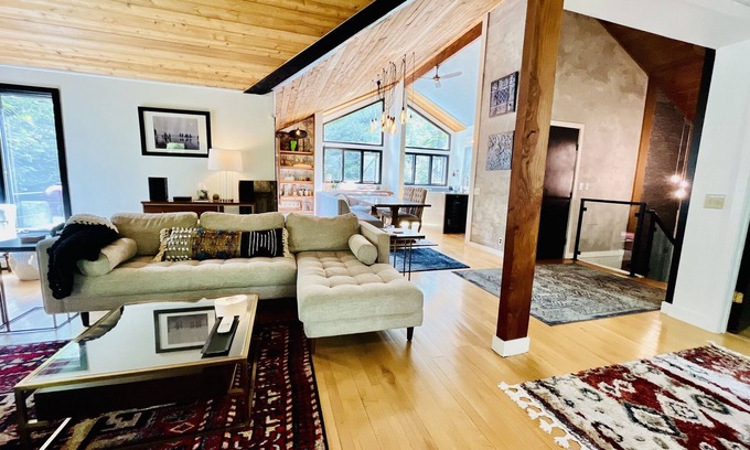 Waitsfield House | Chic Sugarbush Haus Retreat with Family-Friendly Amenities