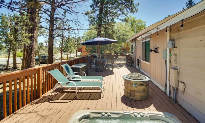 Sugarloaf Cottage | Cozy Sugarloaf Cabin with Hot Tub Near Big Bear Lake