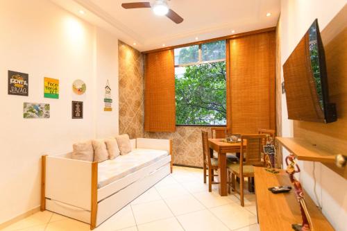 Copacabana Apartment | Oceanfront SuhcasaCopacabana: Family-Friendly Retreat