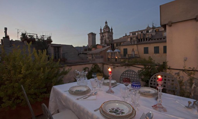Genoa Historical Centre Apartment | Charming Stay at Sui tetti del centro di Genova