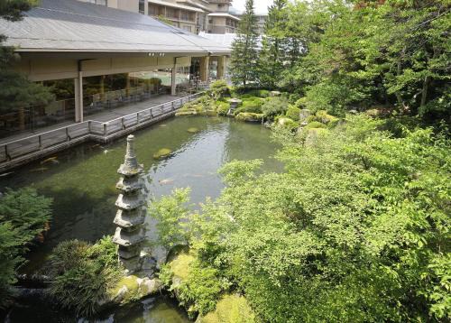 Gero Onsen Hotel | Elegant Suimeikan: 5-Star Stay with Oceanfront Views